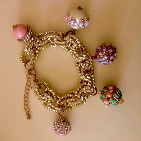 Vintage Jewelry - Mint Condition Exquisite Charm Bracelet Vintage Jewelry - Mint Condition Exquisite Charm Bracelet